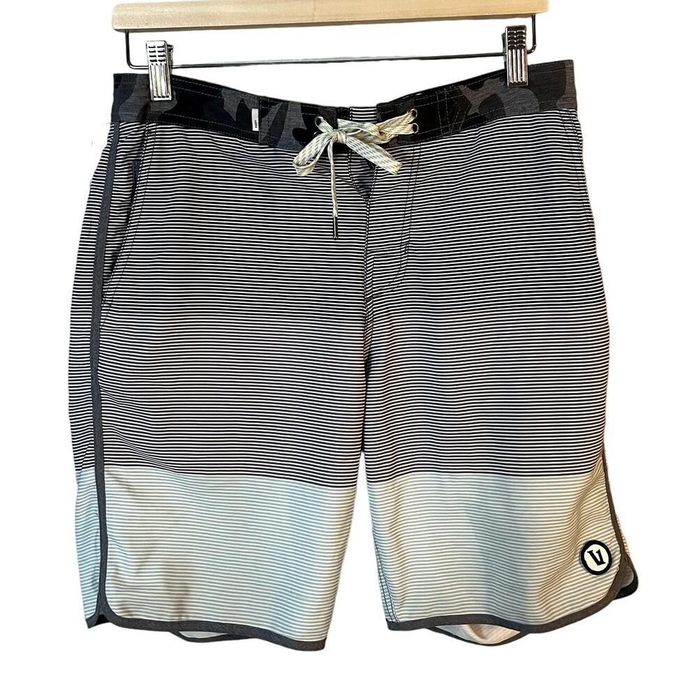 Vuori Cruise Board Shorts Men's Size 30 Swim Trunks Gray Stripe Summer Beach EUC